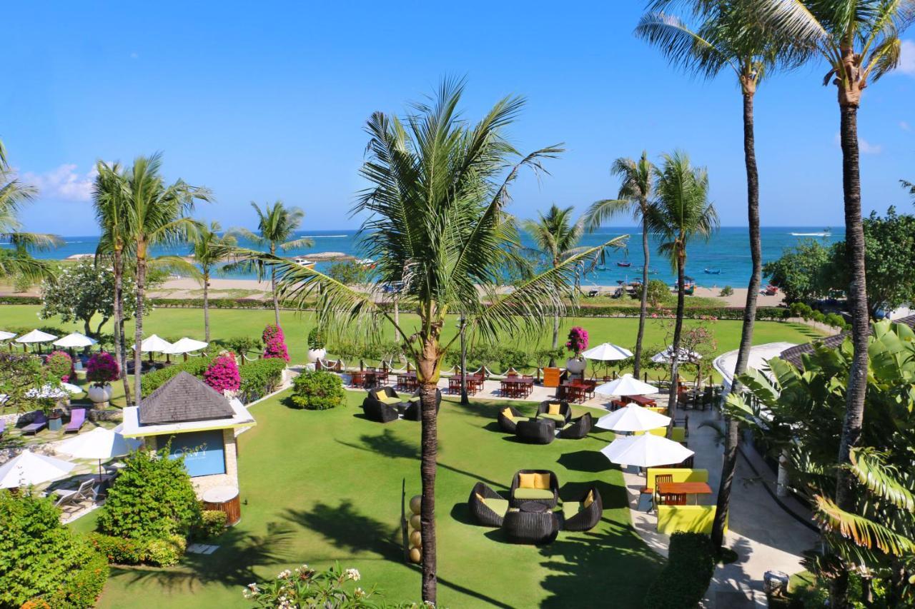 Holiday Inn Resort Baruna Bali By Ihg Kuta Lombok Exteriér fotografie The beach at the hotel