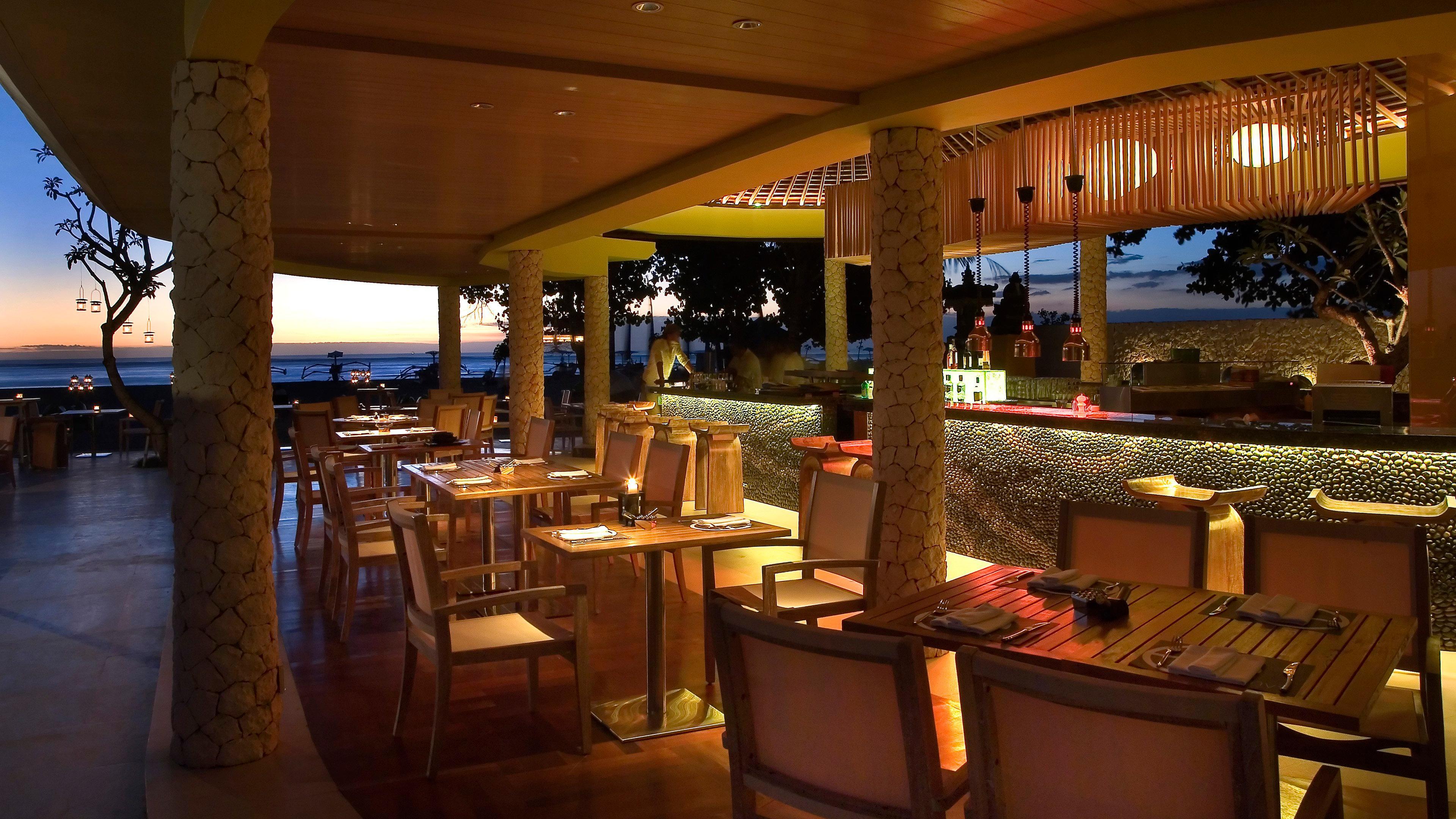Holiday Inn Resort Baruna Bali By Ihg Kuta Lombok Restaurace fotografie The Beach Bar at the Four Seasons Resort